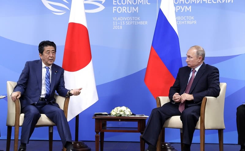 Putin propone un accordo di pace al Giappone di Shinzo Abe 